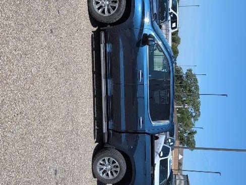 Used 2022 Chevrolet Silverado 1500 High Country w/ Safety Package II AWD/4WD image 2