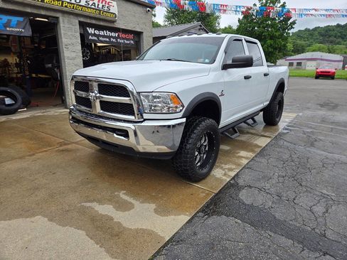 Used 2014 RAM 2500 Tradesman w/ Chrome Appearance Group AWD/4WD image 3