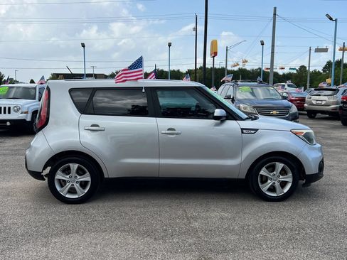 Used 2017 Kia Soul FWD image 5
