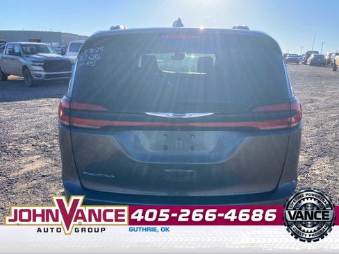 Used 2022 Chrysler Pacifica Touring-L image 6