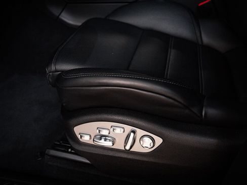 Certified 2026 Porsche Macan AWD/4WD image 14