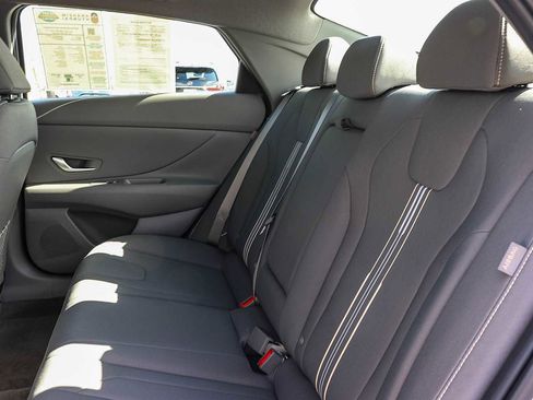 Used 2025 Hyundai Elantra SEL image 21