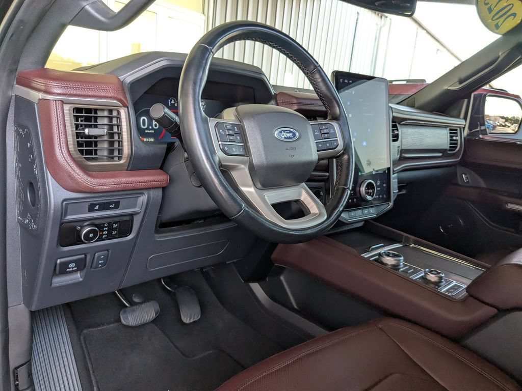 Used 2023 Ford Expedition Limited AWD/4WD image 2