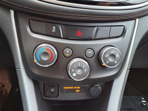 Used 2022 Chevrolet Trax LS w/ Tint and Cruise Package FWD image 15