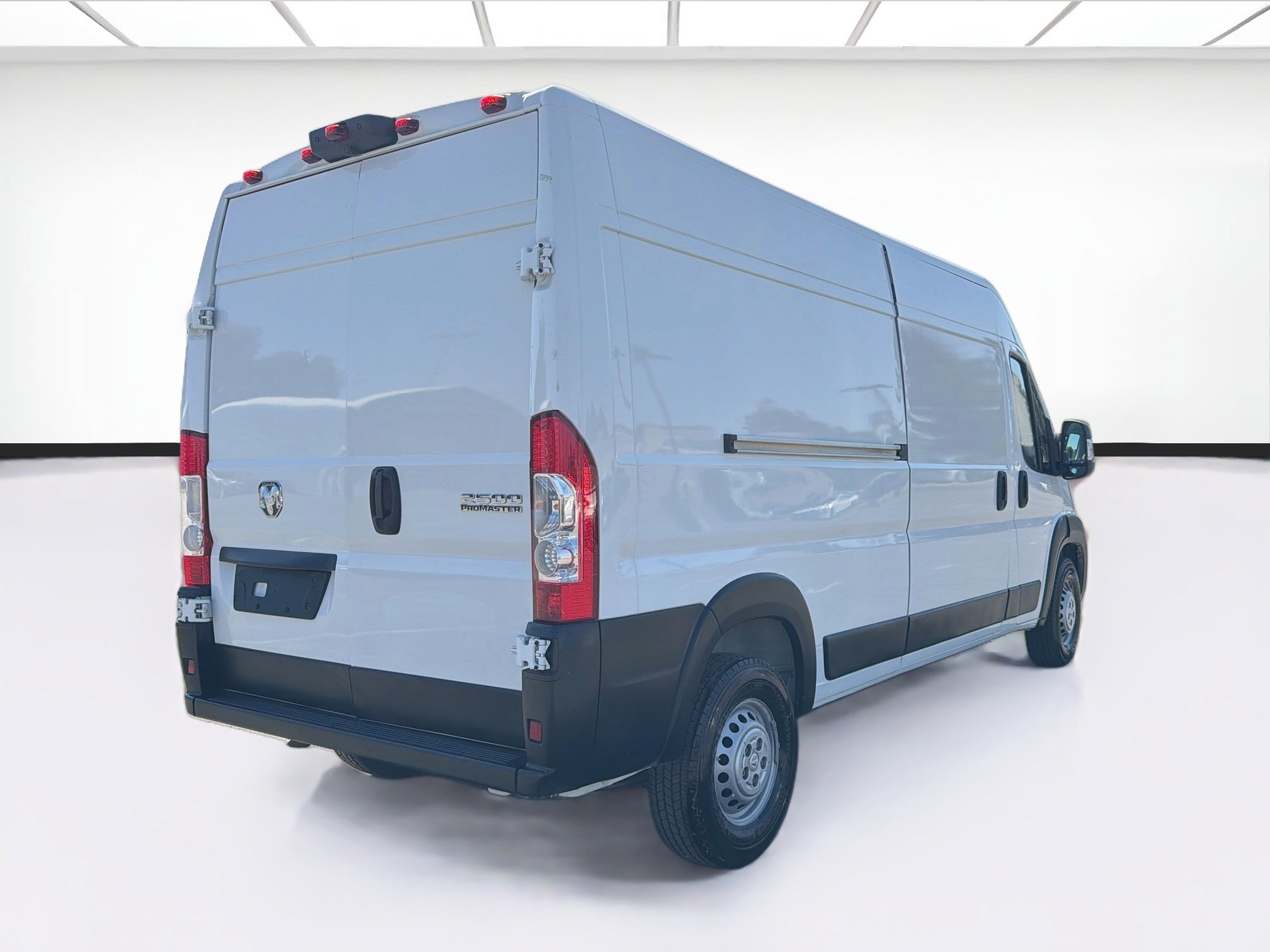 Used 2025 RAM ProMaster 2500 w/ Convenience Group FWD image 4