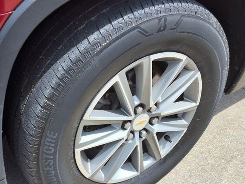 Used 2023 Chevrolet Traverse LT FWD image 21