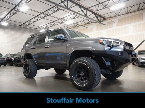 Used 2017 Toyota 4Runner SR5 AWD/4WD image 1