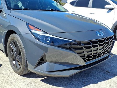 Used 2023 Hyundai Elantra SEL w/ Preferred Accessory Package image 7