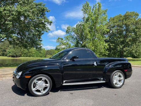 Used 2003 Chevrolet SSR w/ Preferred Equipment Group image 1