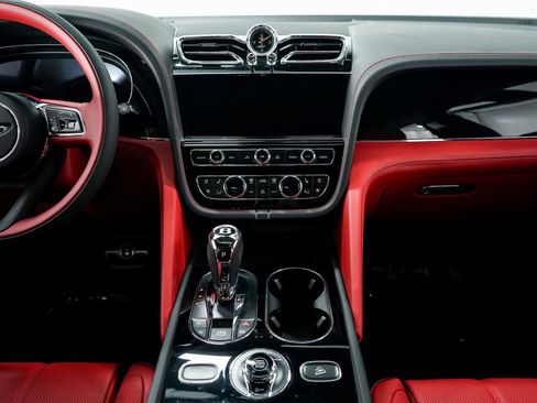 New 2025 Bentley Bentayga image 31