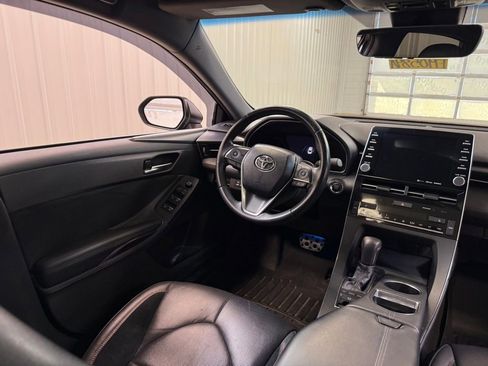 Used 2019 Toyota Avalon XSE w/ All Weather Liner Package FWD image 18