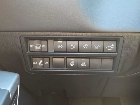 Used 2025 Toyota Sequoia Platinum AWD/4WD image 34