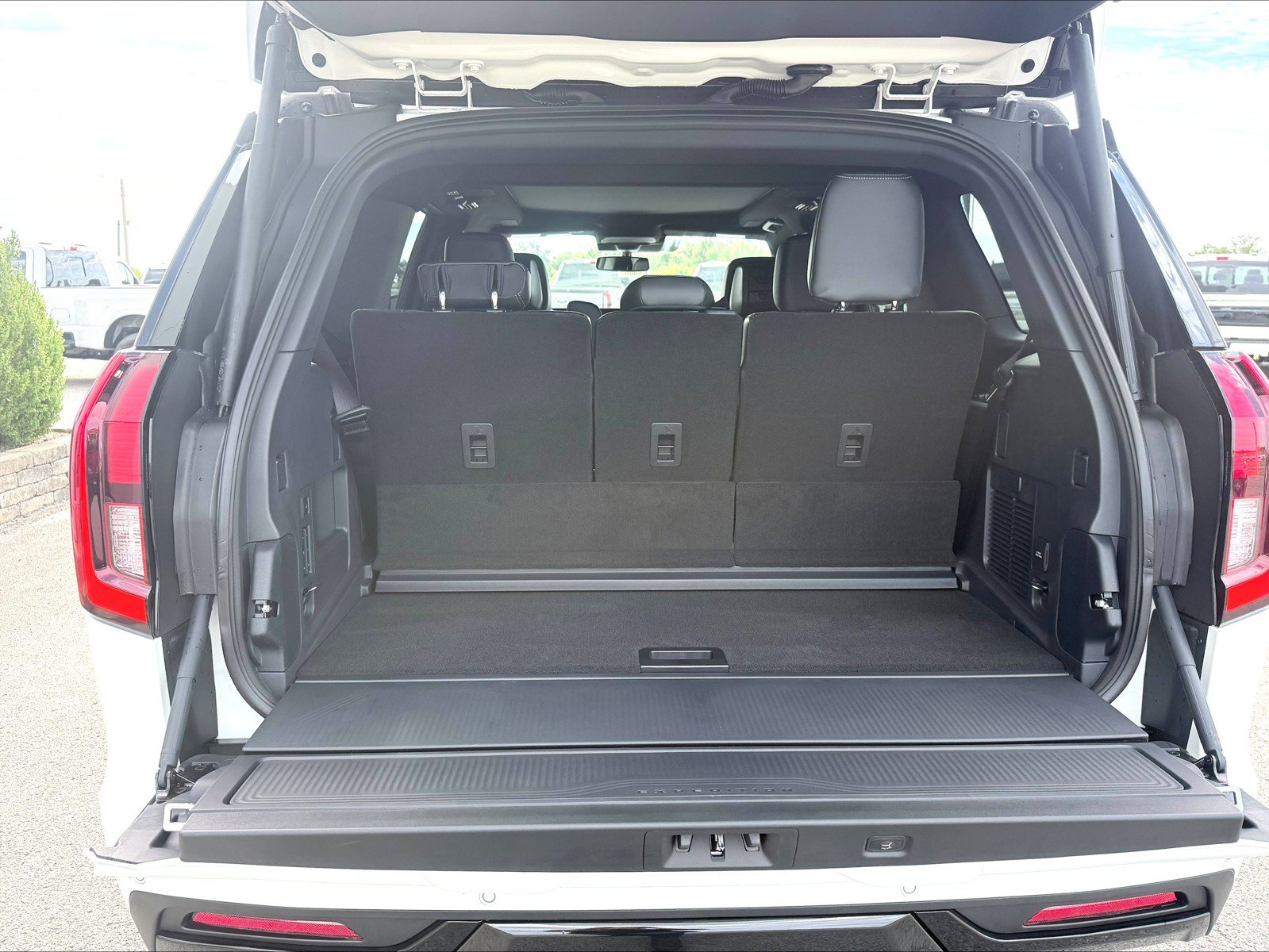 New 2027 Ford Expedition Platinum w/ Stealth Appearance Package AWD/4WD image 18