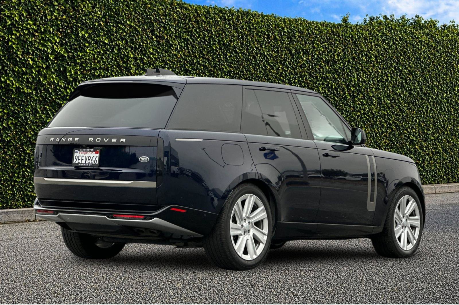 Used 2023 Land Rover Range Rover SE AWD/4WD image 4