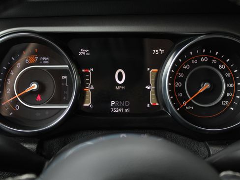 Used 2020 Jeep Wrangler Unlimited Sahara w/ Cold Weather Group AWD/4WD image 16