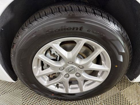 Used 2024 Chrysler Pacifica Touring-L FWD image 11