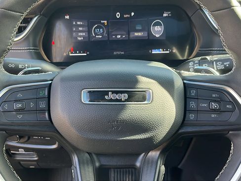 Certified 2025 Jeep Grand Cherokee L Altitude image 11