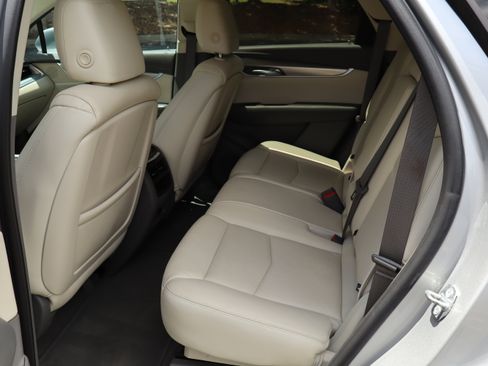 Used 2019 Cadillac XT5 Premium Luxury FWD image 36