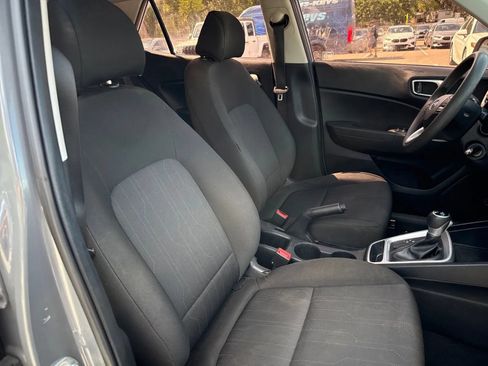 Used 2020 Hyundai Venue SE FWD image 15