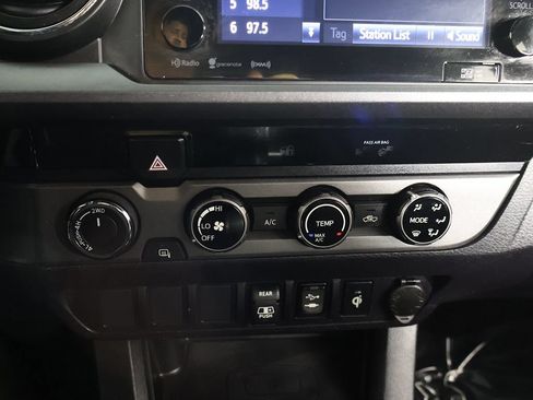 Used 2018 Toyota Tacoma TRD Sport AWD/4WD image 42