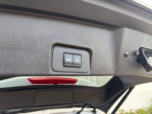 Used 2025 Nissan Rogue SV FWD image 19