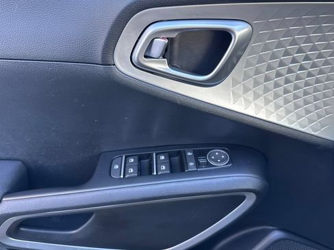 Used 2024 Kia Soul LX w/ Option Group 015 FWD image 11