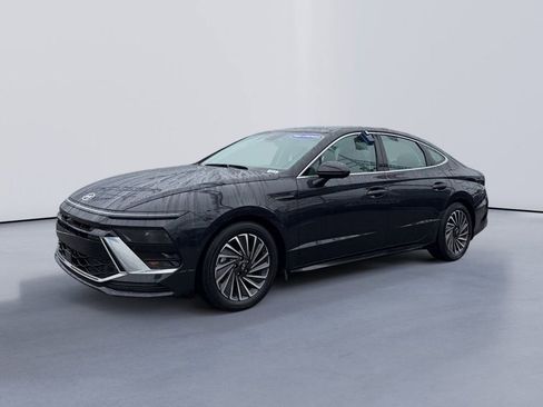Certified 2025 Hyundai Sonata Limited FWD image 7