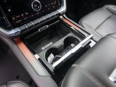 Used 2025 GMC Yukon Denali image 19