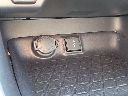 Used 2022 Toyota RAV4 XLE image 26