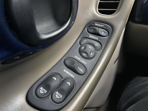 Used 2004 Chevrolet Corvette Convertible w/ Preferred Equipment Group image 22