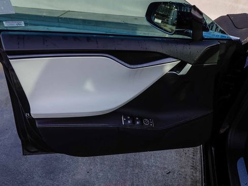 Used 2021 Tesla Model S Performance image 10