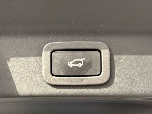 Used 2018 Jaguar F-PACE Prestige image 13