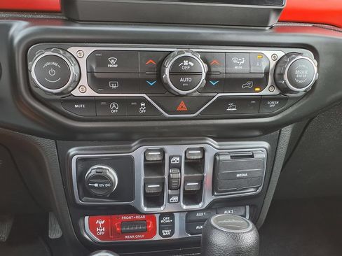 Used 2021 Jeep Gladiator Rubicon w/ Trailer Tow Package AWD/4WD image 27