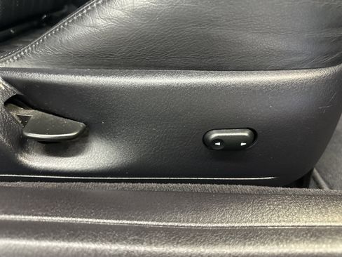 Used 2004 Ford Thunderbird Deluxe image 25