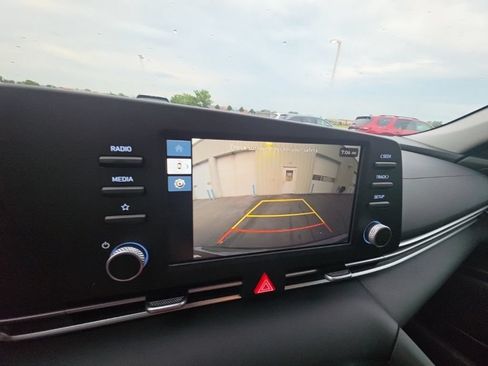 Used 2024 Hyundai Elantra SE FWD image 18