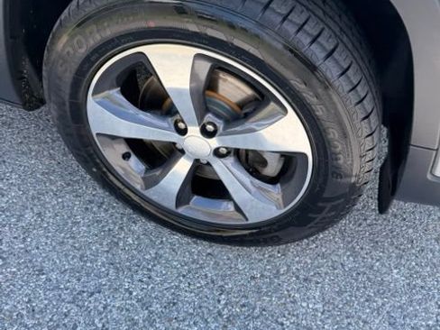 Used 2019 Jeep Cherokee Limited AWD/4WD image 11