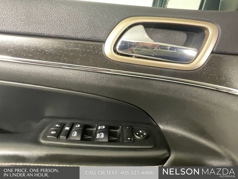 Used 2015 Jeep Grand Cherokee Limited w/ Trailer Tow Group IV AWD/4WD image 17