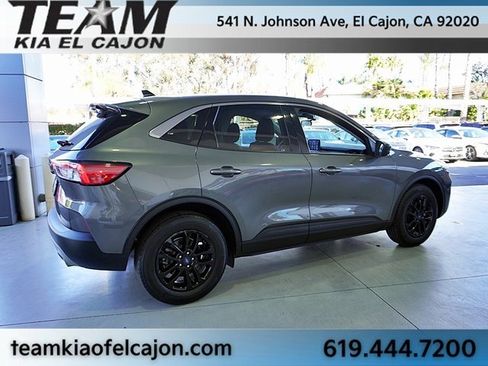 Used 2022 Ford Escape SE image 9