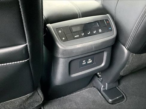 Used 2024 Nissan Pathfinder SL w/ Black Appearance Package AWD/4WD image 28