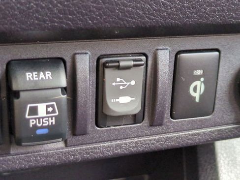 Used 2018 Toyota Tacoma TRD Sport w/ Technology Package image 20