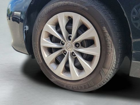 Used 2016 Toyota Camry LE FWD image 30