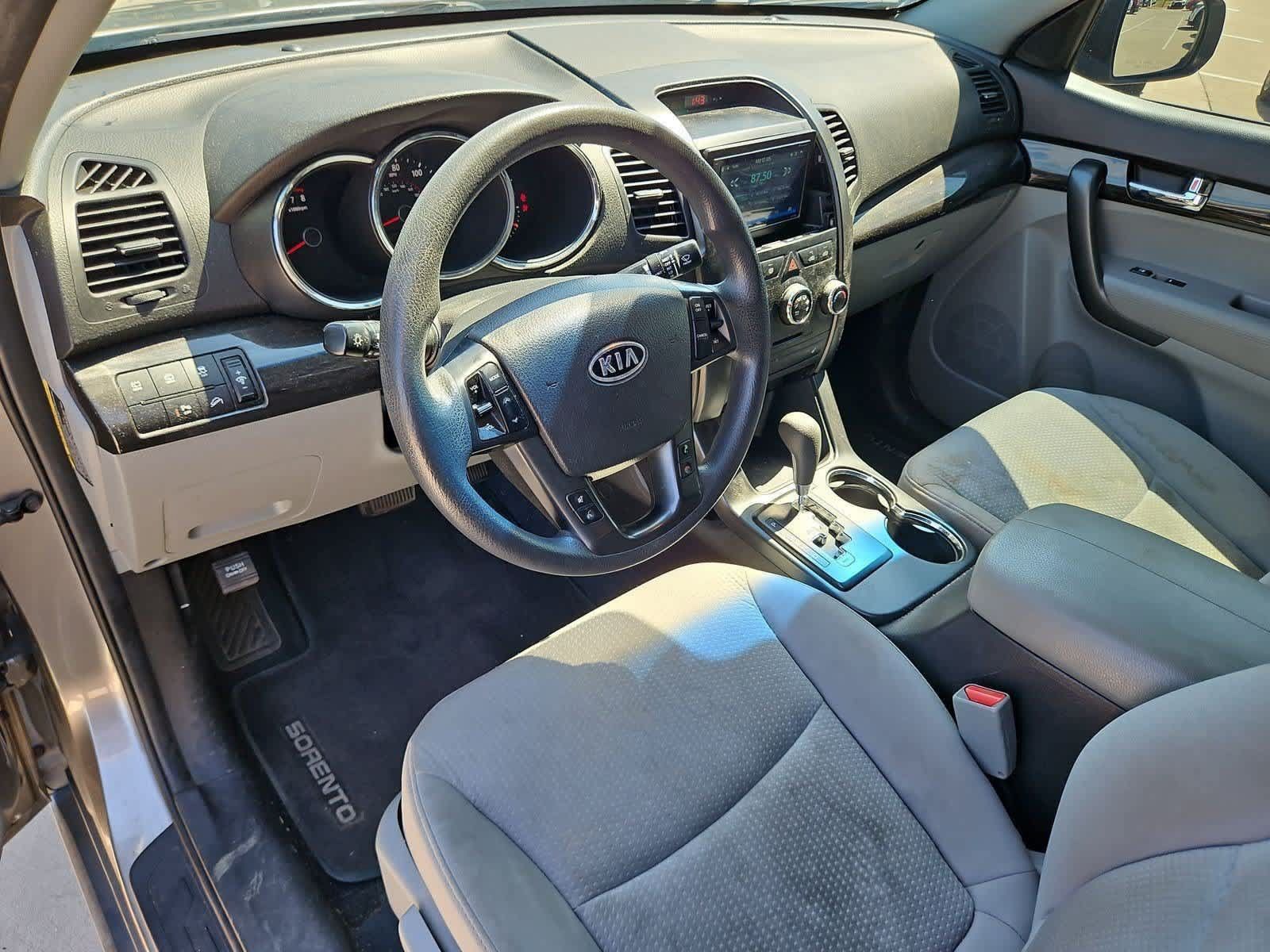 Used 2011 Kia Sorento 2WD w/ Convenience Pkg image 2