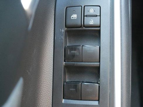 Used 2022 Toyota Highlander XLE AWD/4WD image 28