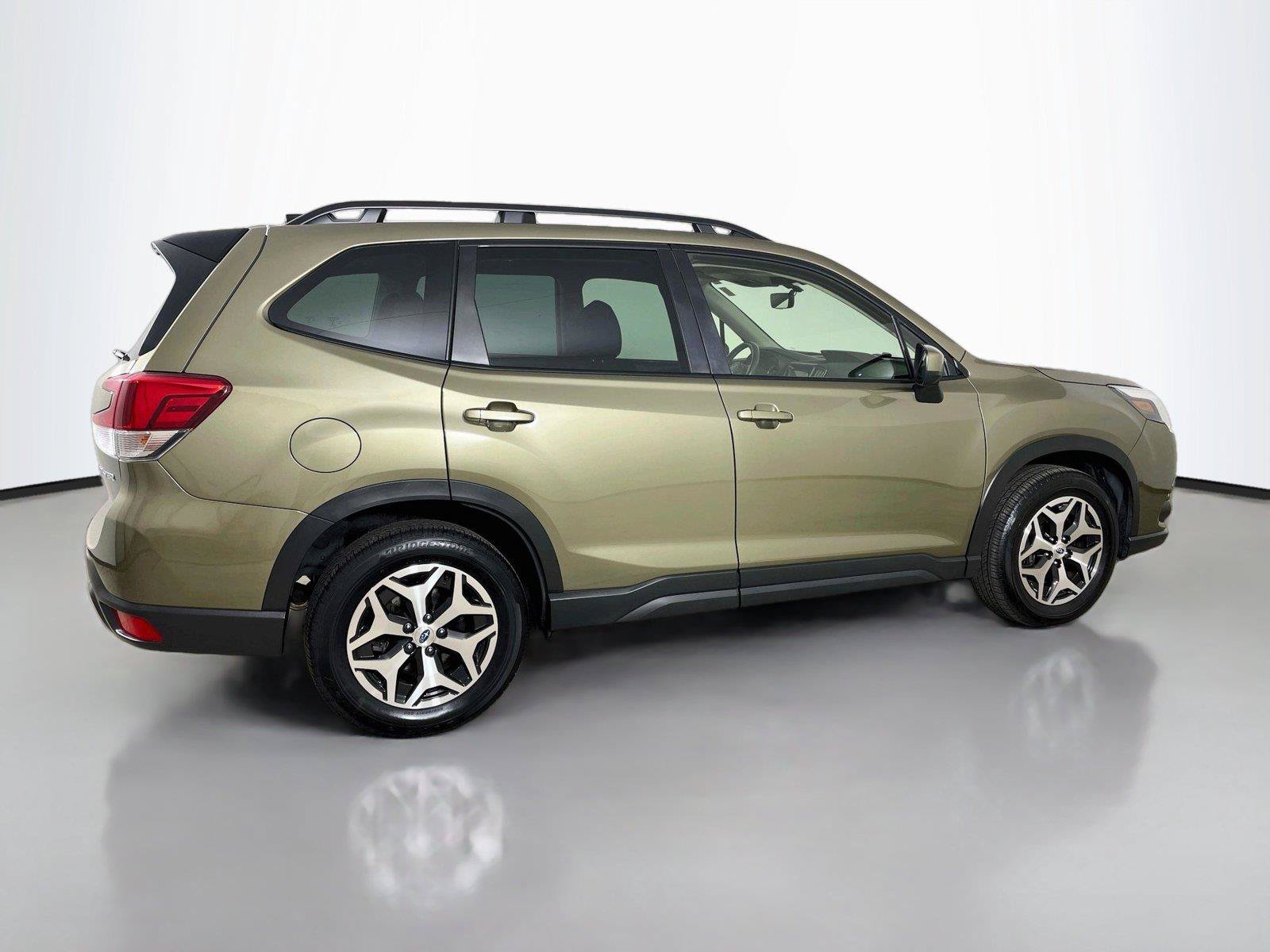 Used 2024 Subaru Forester Premium AWD/4WD image 18
