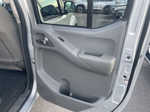 Used 2019 Nissan Frontier SV image 36
