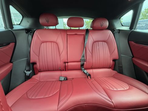 Used 2022 Maserati Levante GT AWD/4WD image 41