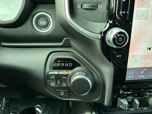New 2026 RAM 1500 4x4 Crew Cab image 29