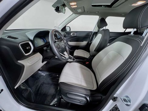 Certified 2025 Hyundai Venue SEL FWD image 20