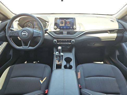 Certified 2025 Nissan Altima 2.5 S FWD image 9