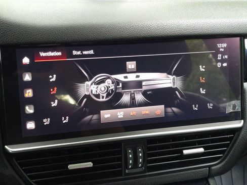 Used 2023 Porsche Cayenne Platinum Edition image 46